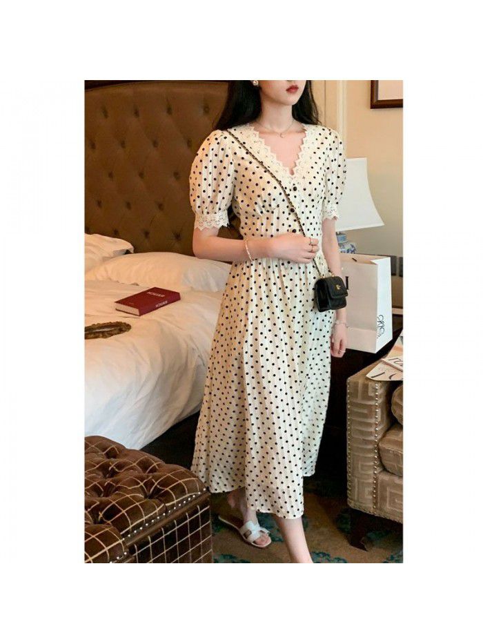 [floating shadow Hepburn polka dot dress] reveals French elegance in simplicity 