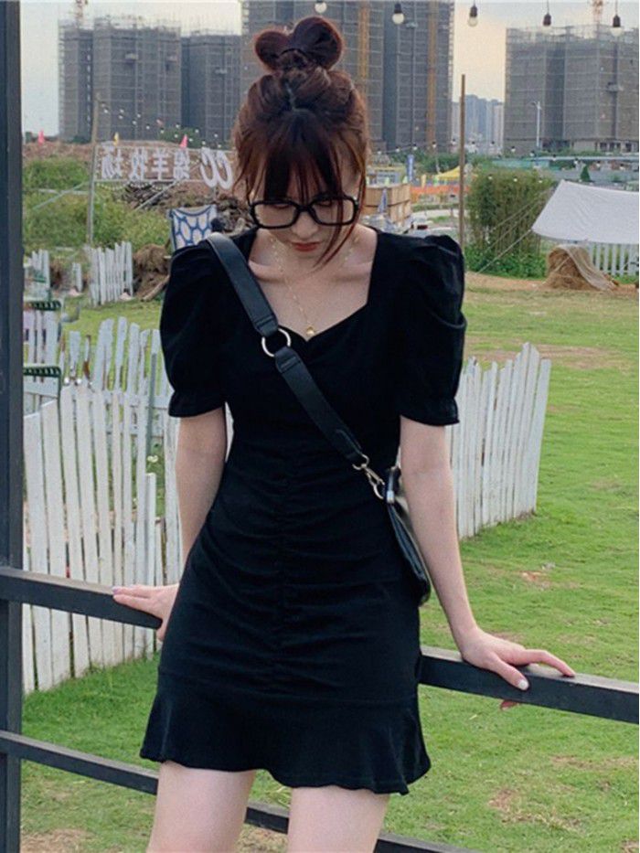 French Fanglin sexy temperament bubble sleeve pleated buttock skirt light mature style slim Ruffle Dress 