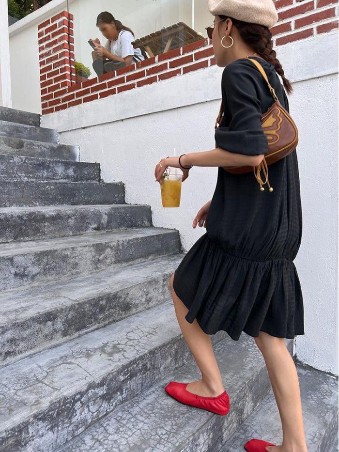 Summer New French High-end Temperament Celebrity Goddess Model High-end Sense V-neck Cold Dress Girl 