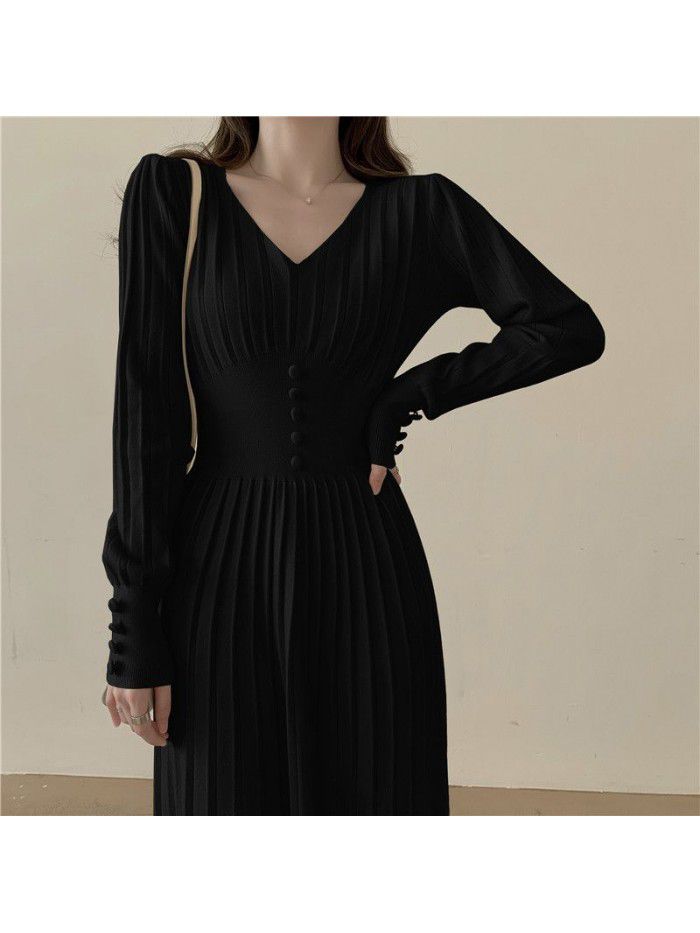 Early spring new v-neck medium-length knitted dress with thin temperament and large pleats in autumn and winter for women  Early spring new v-neck medium-length knitted dress with thin temperament and large pleats in autumn and winter for women