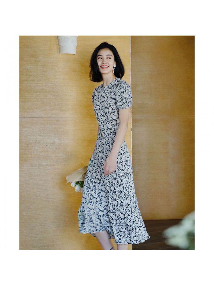 Printed waistband slimming dress with fresh French floral floral floral charm for ladies and ladies commuting 