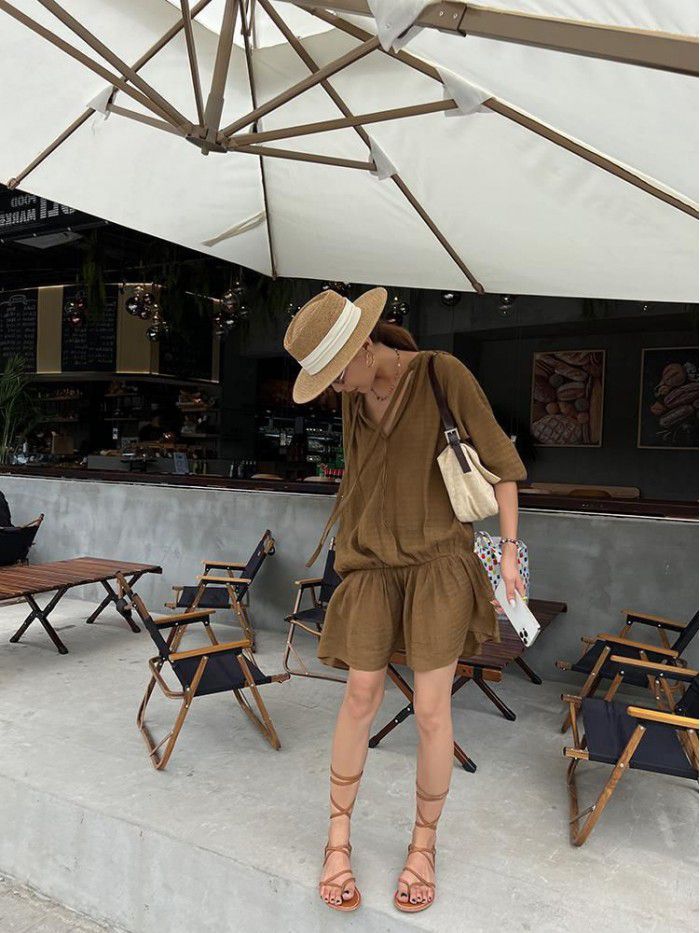 Summer New French High-end Temperament Celebrity Goddess Model High-end Sense V-neck Cold Dress Girl 