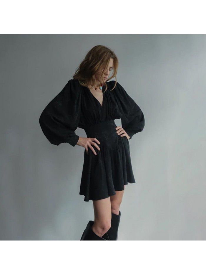 Solid color long sleeved dress for women with V-neck, sexy and slim waist, princess style short skirt 