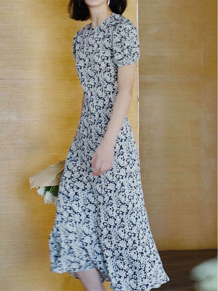 Printed waistband slimming dress with fresh French floral floral floral charm for ladies and ladies commuting 